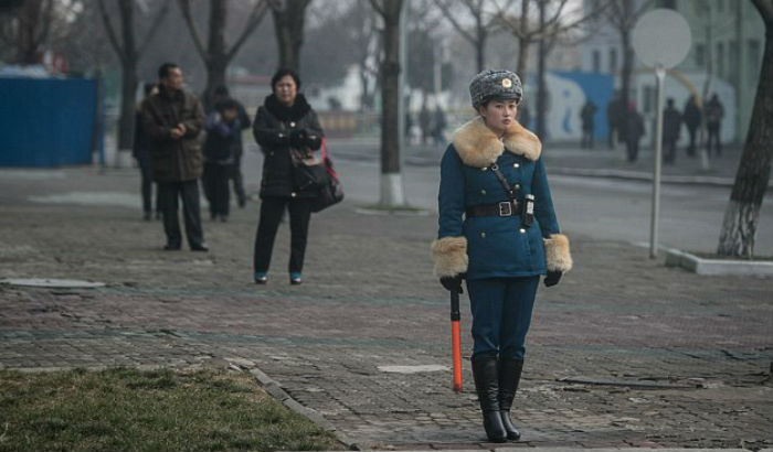 Фотография: В северокорейскую дорожную полицию выбирают только красивых девушек №1 - BigPicture.ru