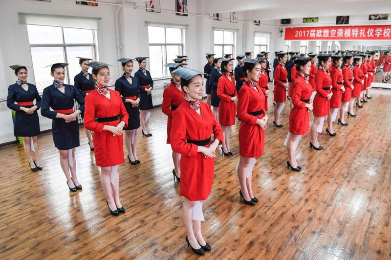 Фотография: Как китайских стюардесс учат улыбаться, ходить, стоять и сидеть №2 - BigPicture.ru