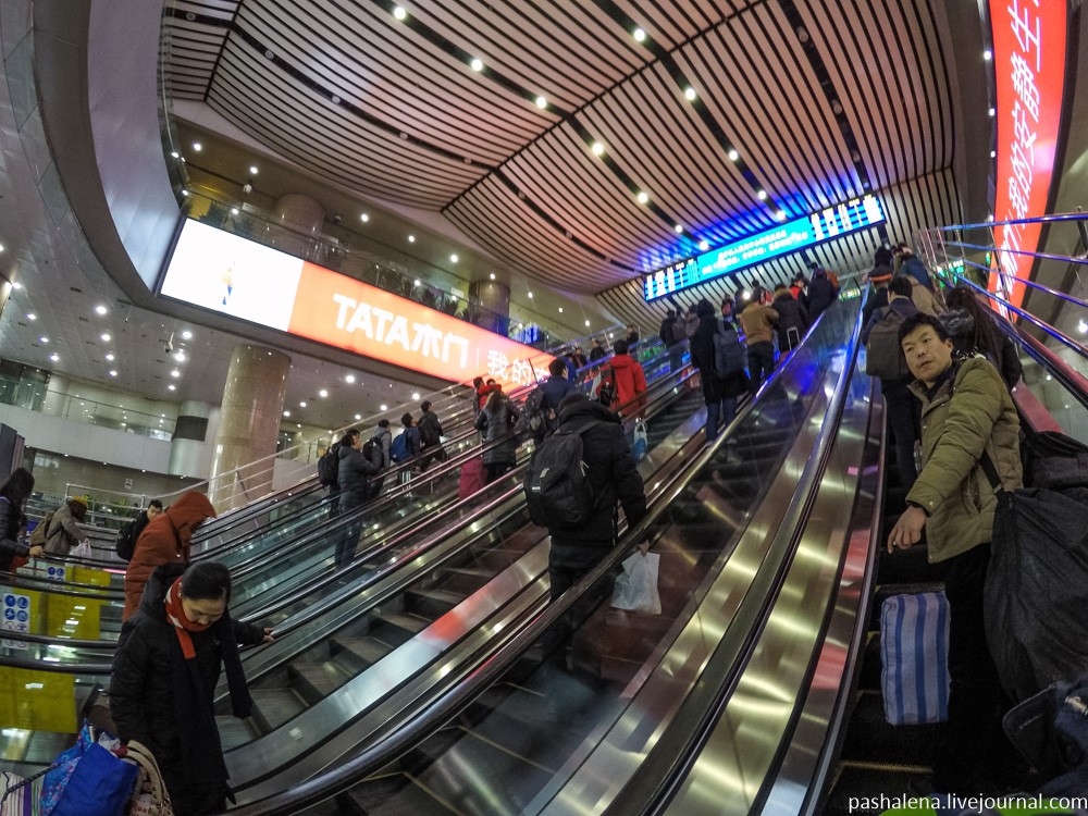 Фотография: Сидячий ад: 21 час в жестком вагоне из Пекина в Гуанчжоу №10 - BigPicture.ru