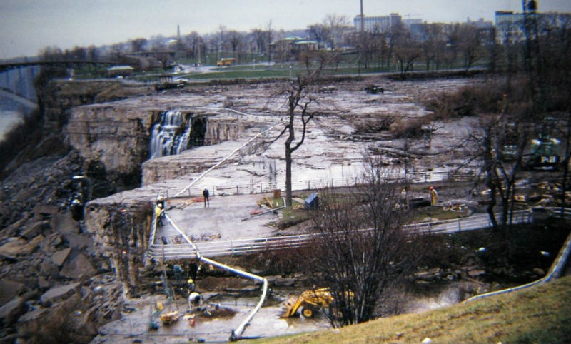 Фотография: Что скрывают воды Ниагары: как ремонтировали знаменитый водопад №1 - BigPicture.ru