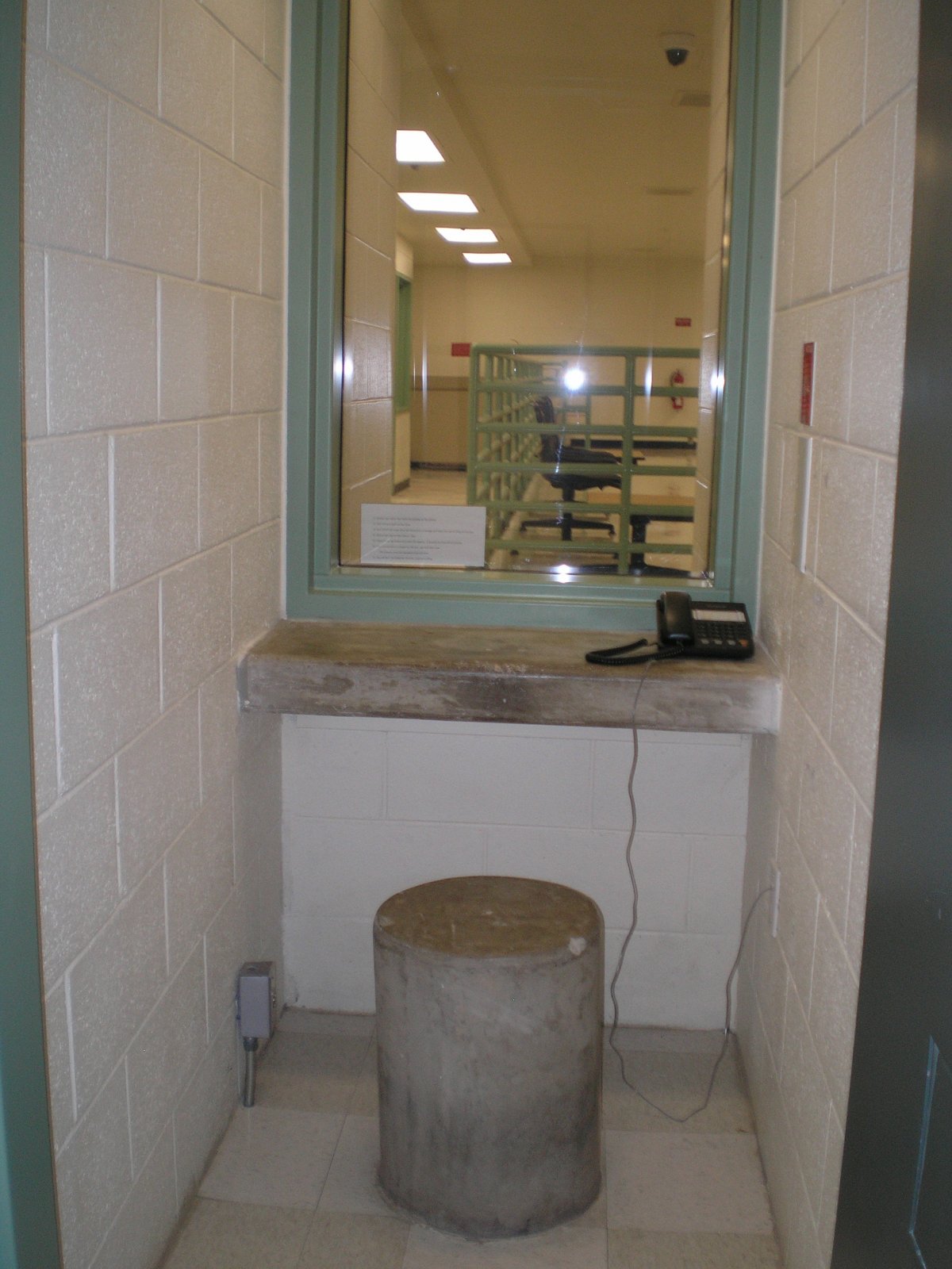 Фотография: Какая жизнь ожидает наркобарона Эль Чапо в самой суровой тюрьме США №12 - BigPicture.ru
