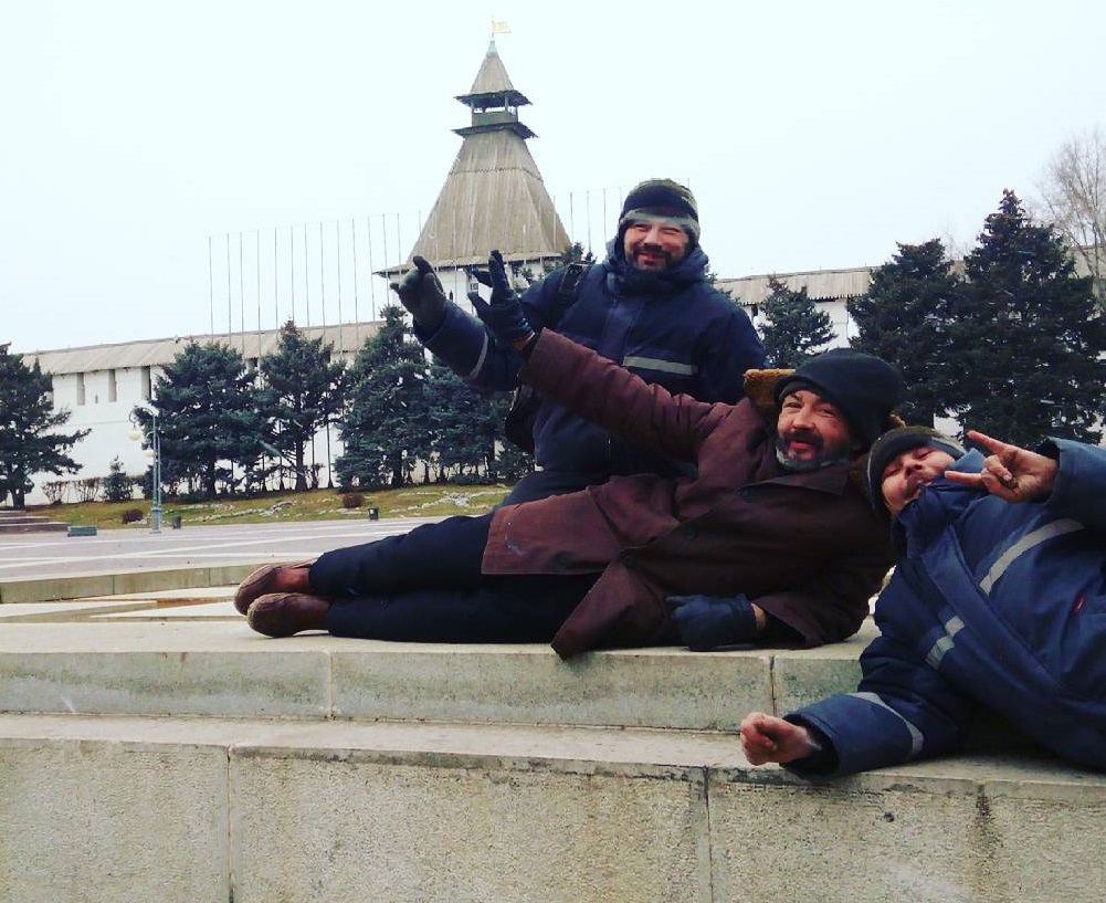 Фотография: Астраханские бомжи с помощью Instagram собирают деньги на поездку к Байкалу №1 - BigPicture.ru