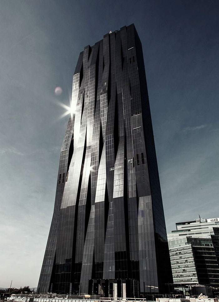 Фотография: 22 здания, которые легко могли бы сойти за штаб-квартиры суперзлодеев №15 - BigPicture.ru