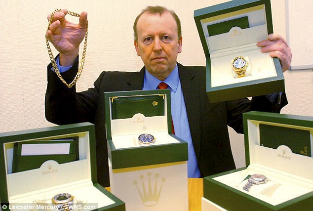 Фотография: Полицейские заработали 1,5 миллиона фунтов на продаже предметов роскоши, изъятых у преступников №7 - BigPicture.ru