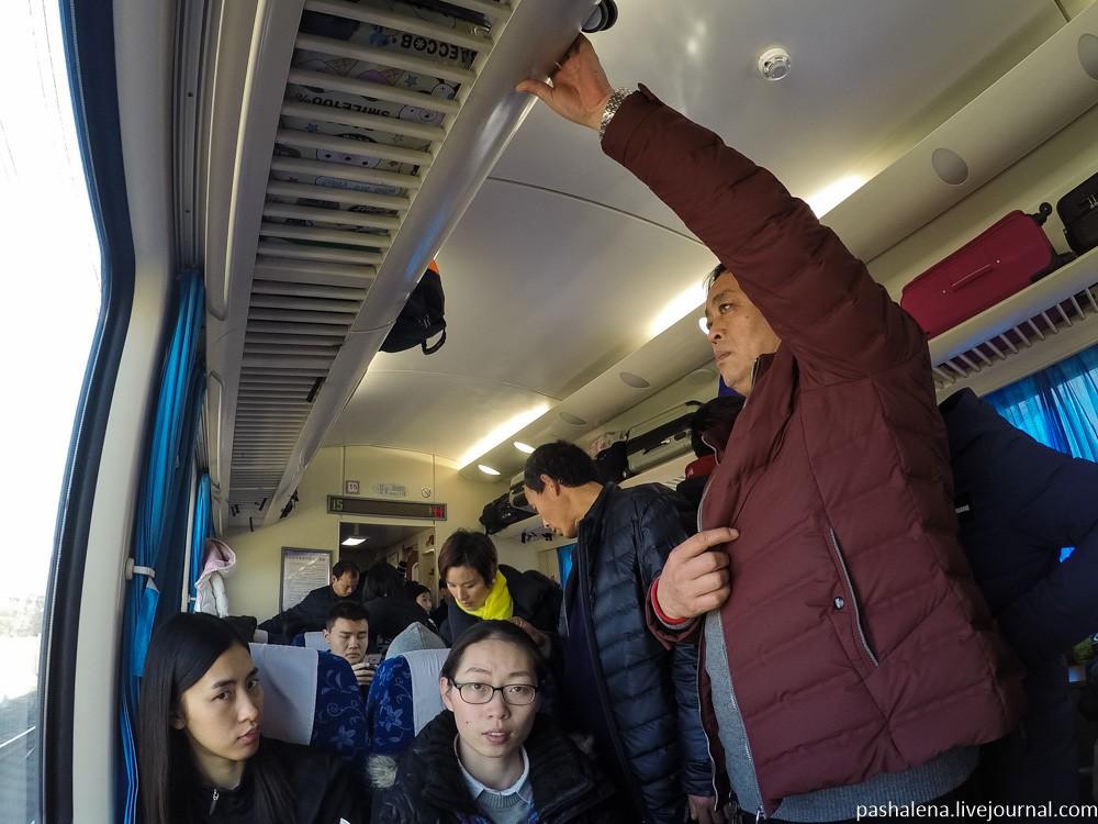 Фотография: Сидячий ад: 21 час в жестком вагоне из Пекина в Гуанчжоу №25 - BigPicture.ru