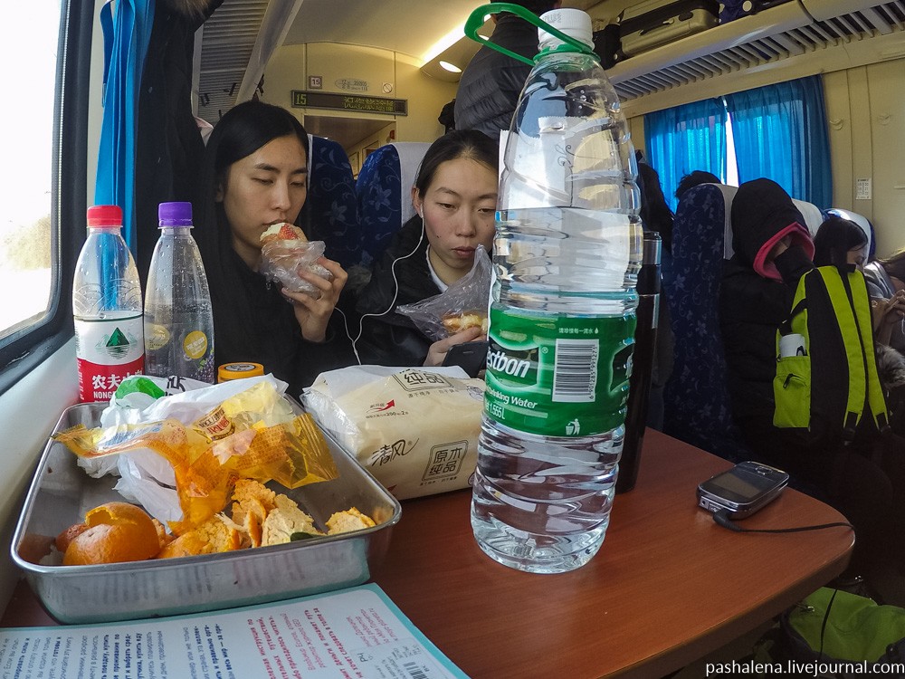 Фотография: Сидячий ад: 21 час в жестком вагоне из Пекина в Гуанчжоу №29 - BigPicture.ru