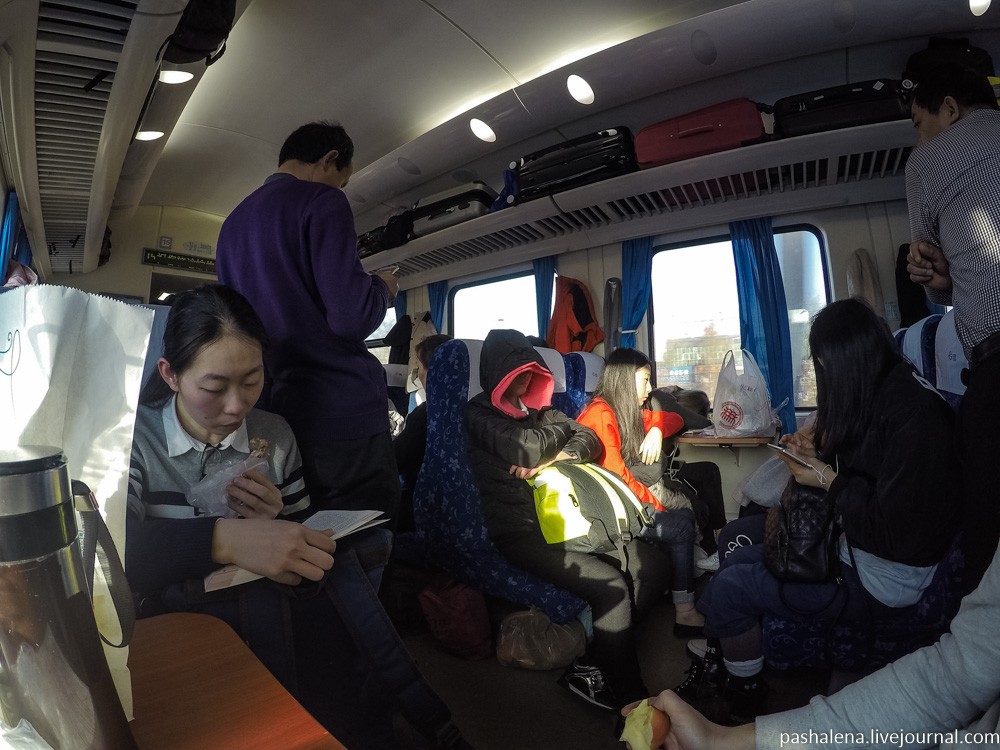 Фотография: Сидячий ад: 21 час в жестком вагоне из Пекина в Гуанчжоу №30 - BigPicture.ru