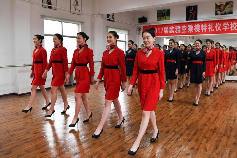 Фотография: Как китайских стюардесс учат улыбаться, ходить, стоять и сидеть №4 - BigPicture.ru