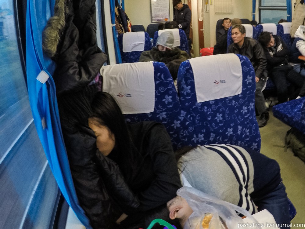 Фотография: Сидячий ад: 21 час в жестком вагоне из Пекина в Гуанчжоу №41 - BigPicture.ru