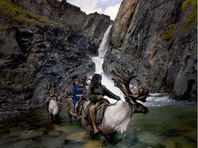 Фотография: Как живет вымирающее племя оленеводов из Монголии №12 - BigPicture.ru