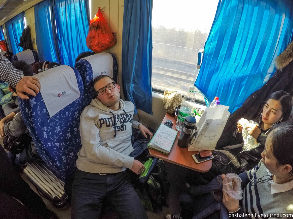 Фотография: Сидячий ад: 21 час в жестком вагоне из Пекина в Гуанчжоу №45 - BigPicture.ru