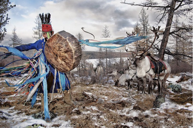 Фотография: Как живет вымирающее племя оленеводов из Монголии №11 - BigPicture.ru