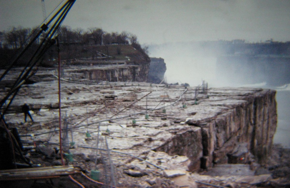 Фотография: Что скрывают воды Ниагары: как ремонтировали знаменитый водопад №4 - BigPicture.ru
