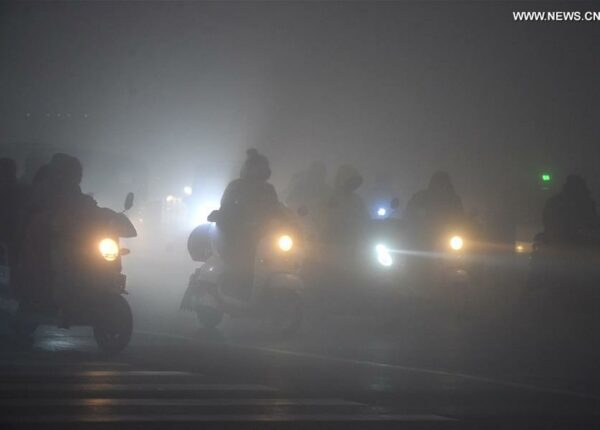 Китай впервые в истории объявил «красный» уровень опасности из-за ужасного смога