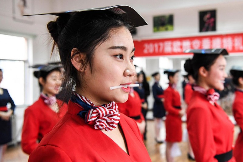 Фотография: Как китайских стюардесс учат улыбаться, ходить, стоять и сидеть №8 - BigPicture.ru