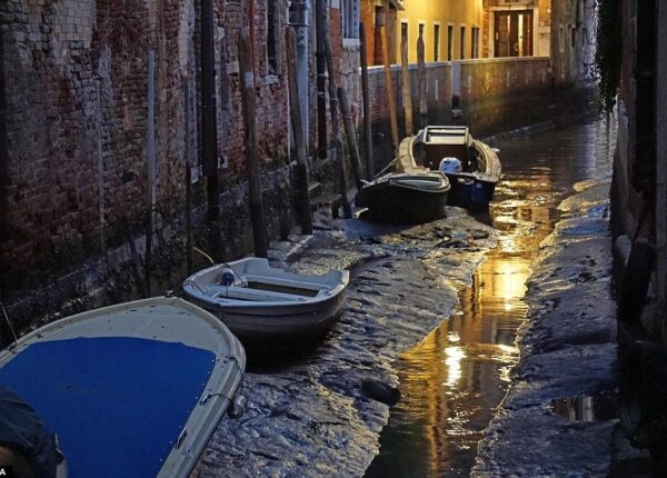 Куда делась вода из каналов в Венеции