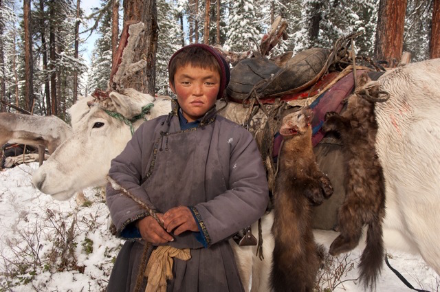 Фотография: Как живет вымирающее племя оленеводов из Монголии №5 - BigPicture.ru