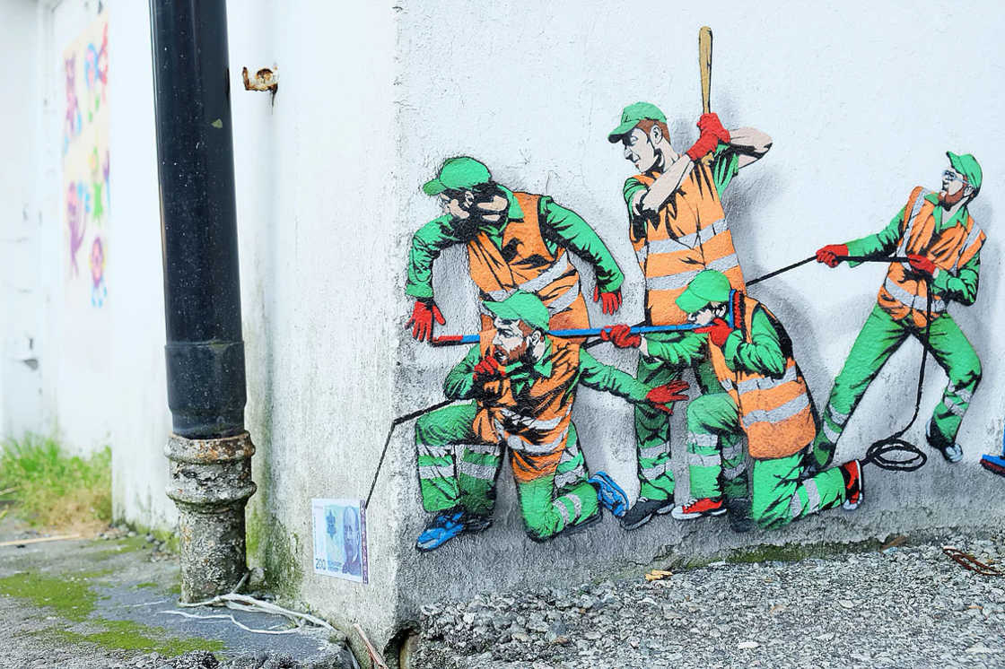 Тайная жизнь работников ЖКХ в рисунках бельгийского художника.ФОТО