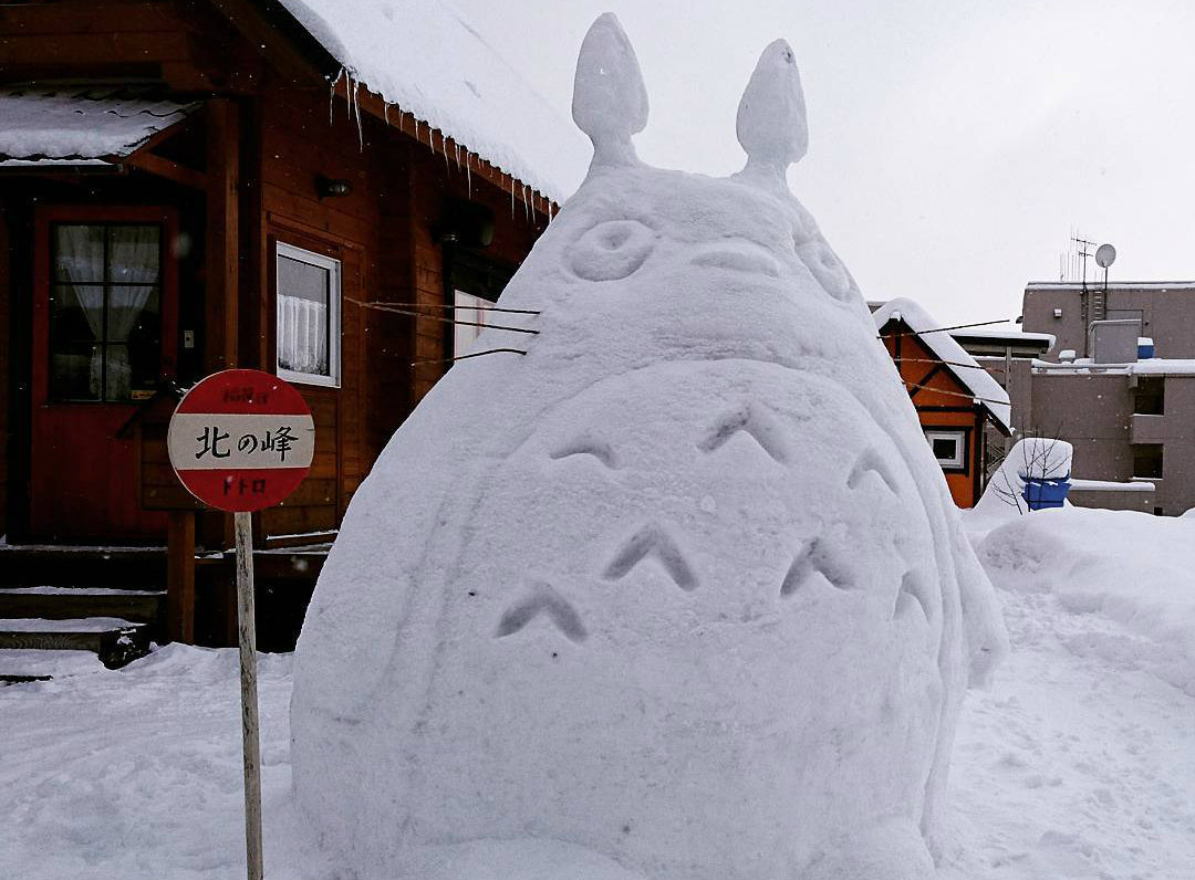 Фотография: Когда в Японии выпадает снег, нельзя просто так взять и слепить снеговика №1 - BigPicture.ru