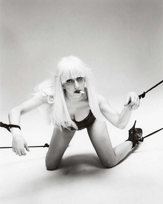 Bigpicture.ru Провокационная Леди Гага в объективе Нобуёси Аракиgaga 4 002