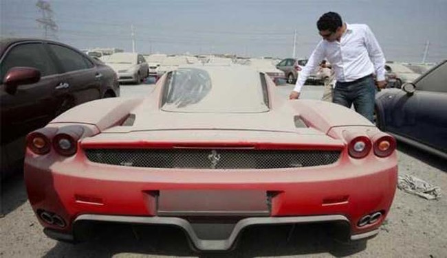 Фотография: О проблемах Дубая: на парковках скопилось слишком много брошенных 