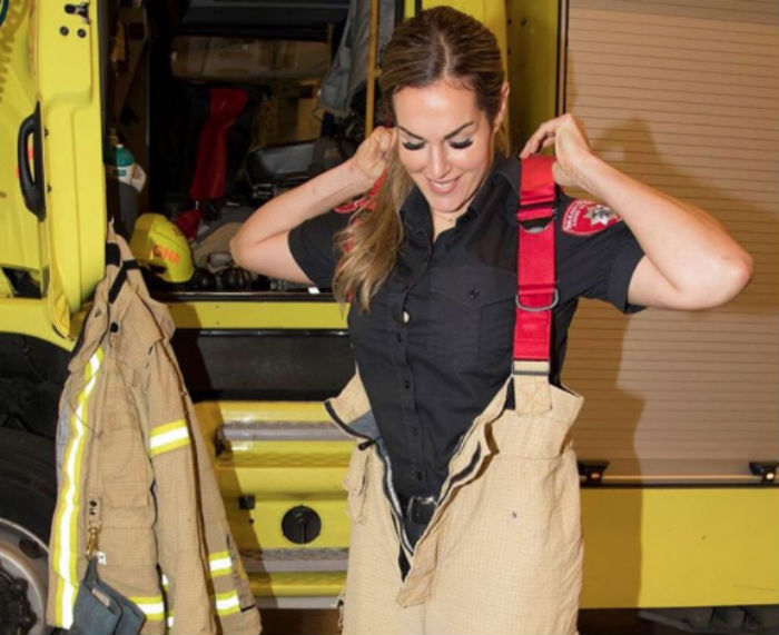 Фотография: Норвежская женщина-пожарный вот-вот расплавит Instagram №1 - BigPicture.ru