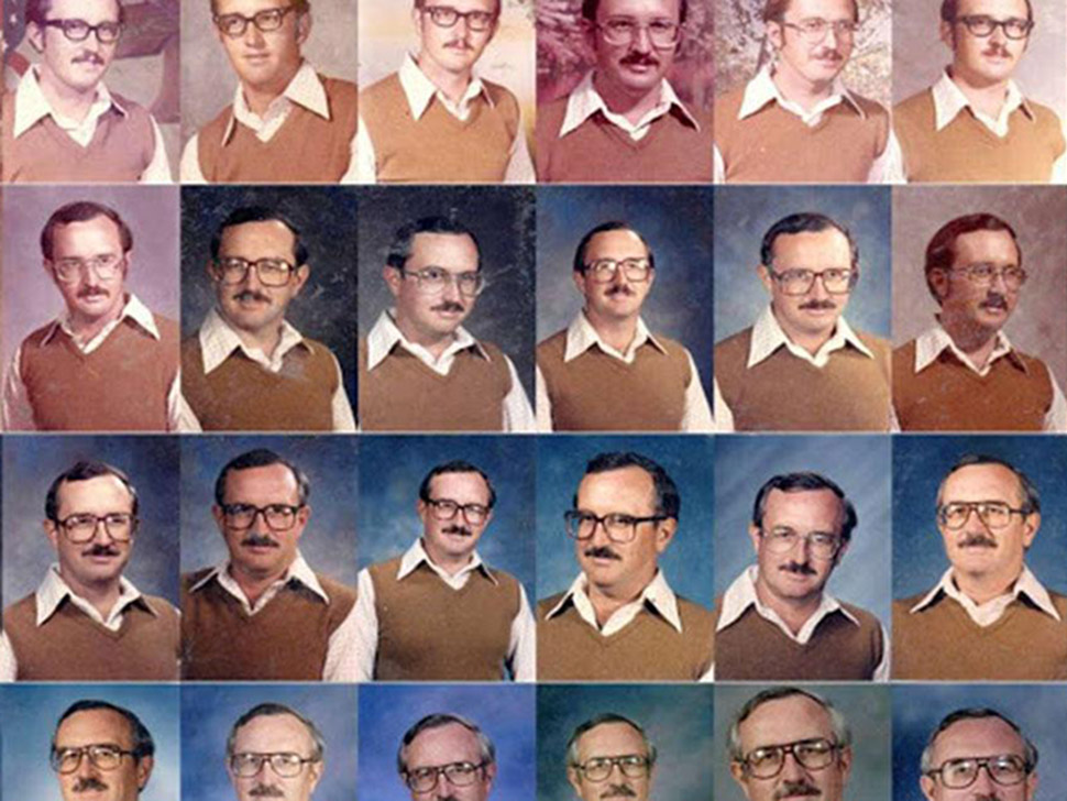 Фотография: Учитель 40 лет подряд надевал один и тот же наряд для фотографирования с классом №1 - BigPicture.ru