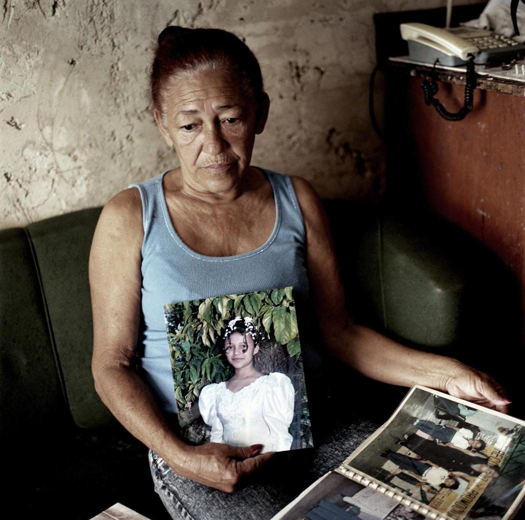 Фотография: Портреты венесуэлок, чьи дети погибли от бандитских пуль №10 - BigPicture.ru