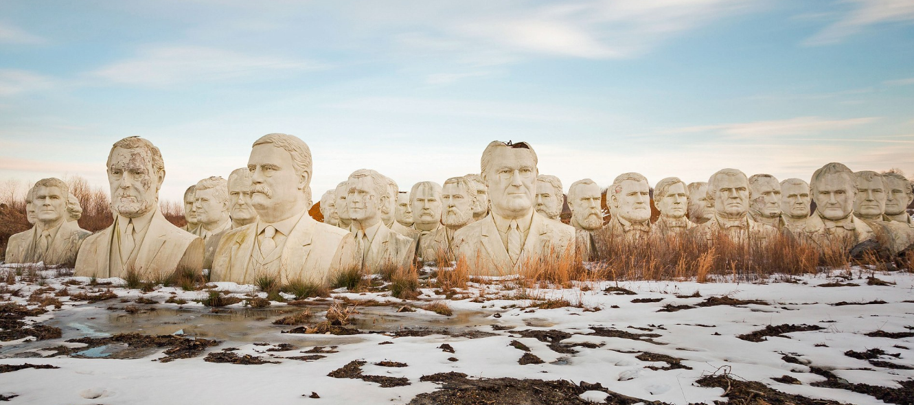Фотография: От танков и телефонных будок до президентов США — самые необычные кладбища мира №12 - BigPicture.ru