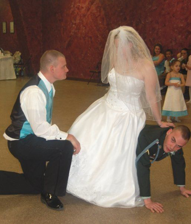 Фотография: Неудачные свадебные фотографии, которые будет стыдно показывать будущим детям №13 - BigPicture.ru