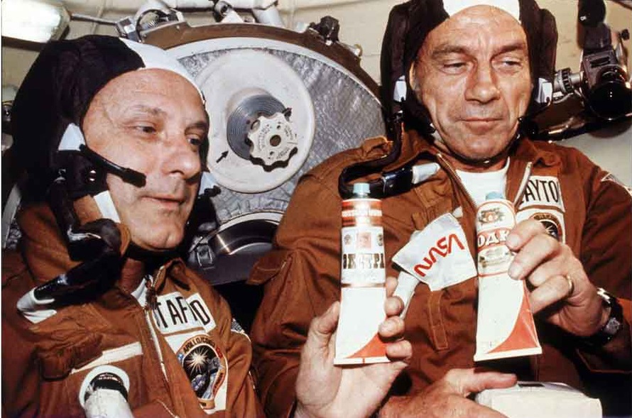 Фотография: Поднимем наши тюбики: как советские космонавты американцев 