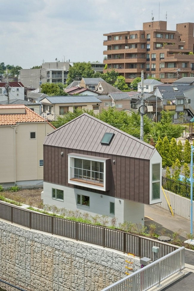 Фотография: Этот дом в Японии только снаружи кажется миниатюрным и узким №3 - BigPicture.ru