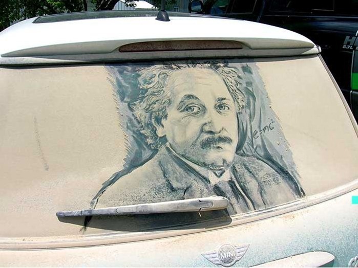 Фотография: Пыльная работа: художник пишет крутые картины на грязных стеклах машин №9 - BigPicture.ru