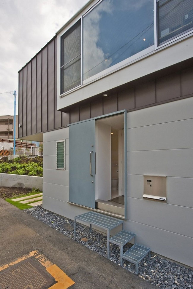 Фотография: Этот дом в Японии только снаружи кажется миниатюрным и узким №5 - BigPicture.ru