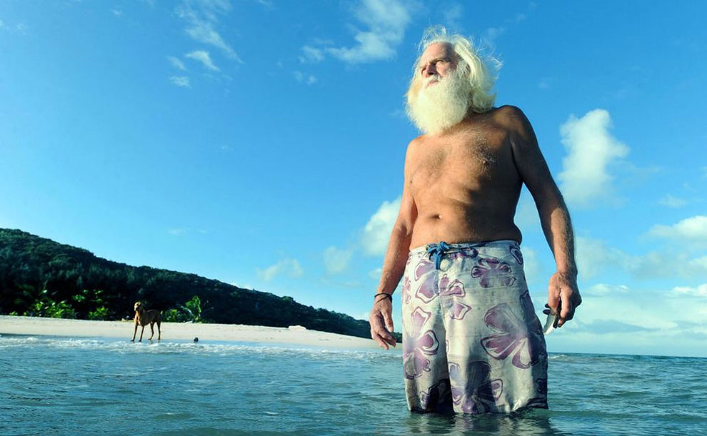 Фотография: Разорившийся австралийский миллионер уже 20 лет живет один на необитаемом острове №7 - BigPicture.ru