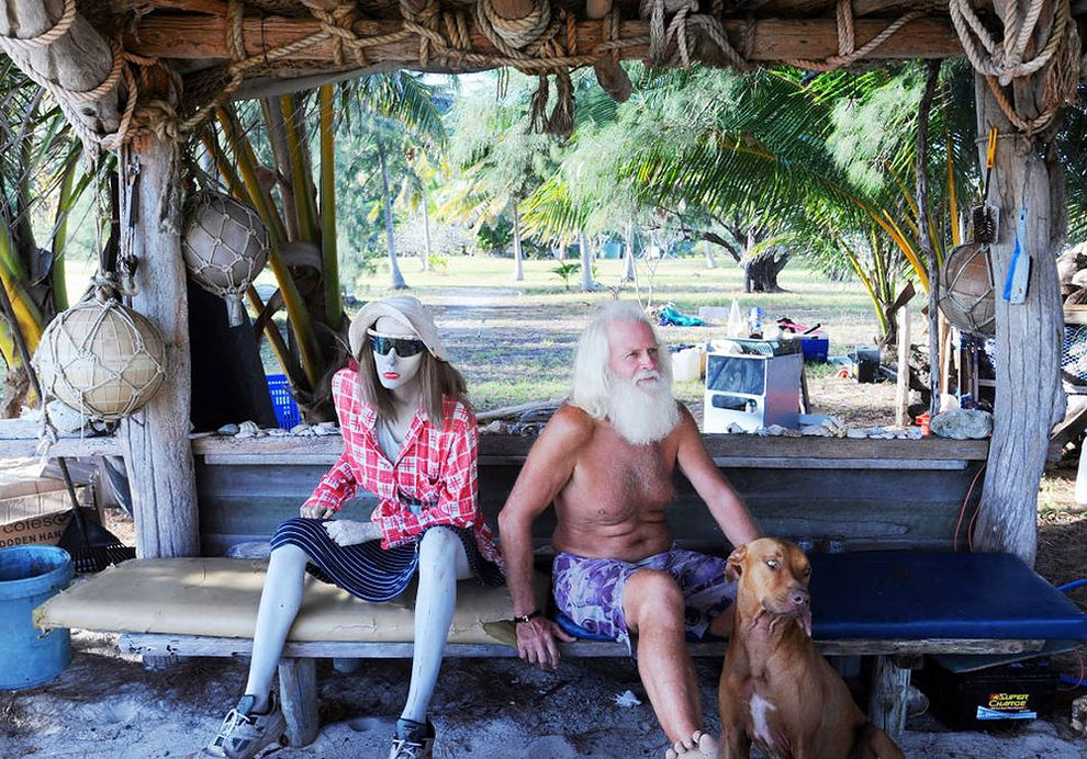 Фотография: Разорившийся австралийский миллионер уже 20 лет живет один на необитаемом острове №8 - BigPicture.ru