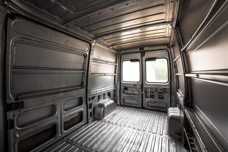 Фотография: Фотограф сделал из 16-летнего фургона уютный и комфортный дом на колесах №8 - BigPicture.ru