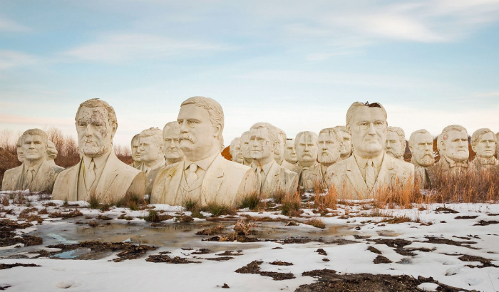 Фотография: От танков и телефонных будок до президентов США — самые необычные кладбища мира №1 - BigPicture.ru