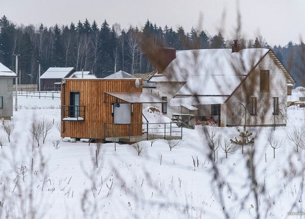 Трое белорусов и собака живут в домике площадью 16 квадратных метров