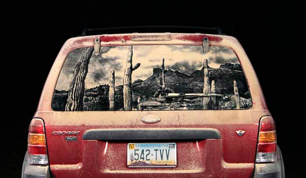 Фотография: Пыльная работа: художник пишет крутые картины на грязных стеклах машин №7 - BigPicture.ru