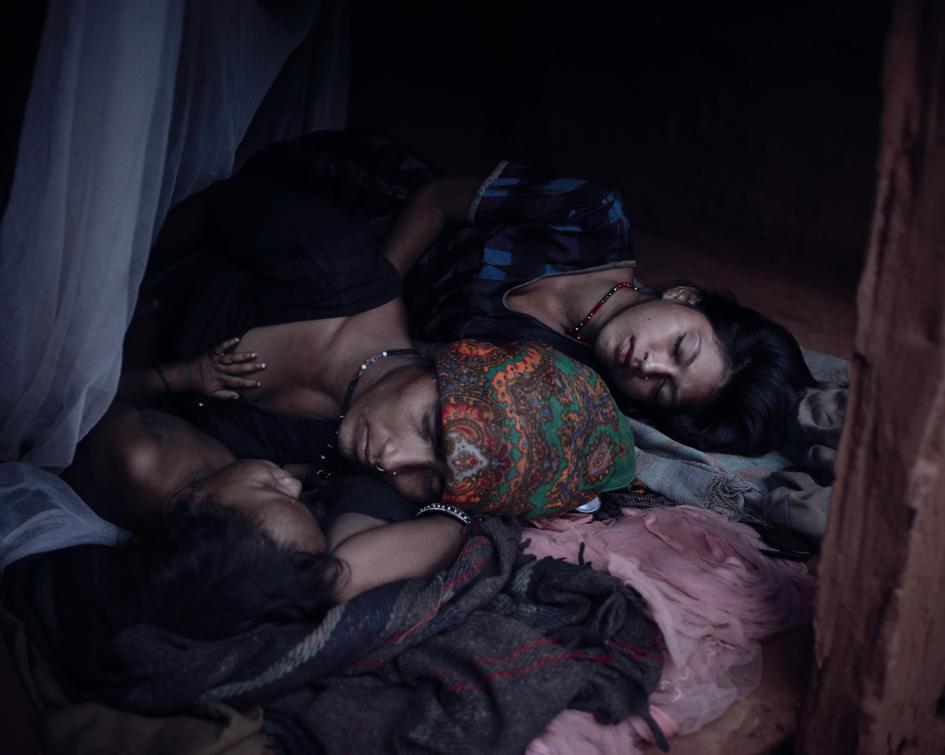 Фотография: Виновна по признаку пола: куда отправляют девушек на время менструации в Непале №13 - BigPicture.ru