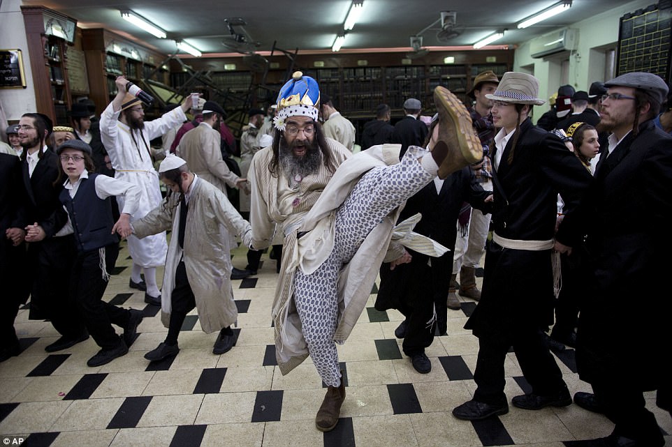 Фотография: Абсолютный мазл тов: как евреи в Иерусалиме Пурим отмечали №2 - BigPicture.ru