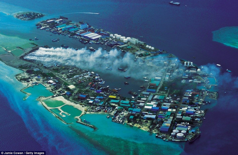 Фотография: Не сказочное, не Бали: самый грязный остров на Мальдивах №2 - BigPicture.ru