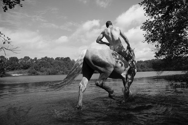 Фотография: Почему этот художник любит бегать с лошадьми по полям в чем мать родила №13 - BigPicture.ru