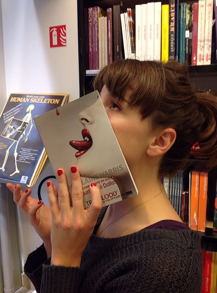 Фотография: Что делают с книгами продавцы, когда им нечем заняться №12 - BigPicture.ru