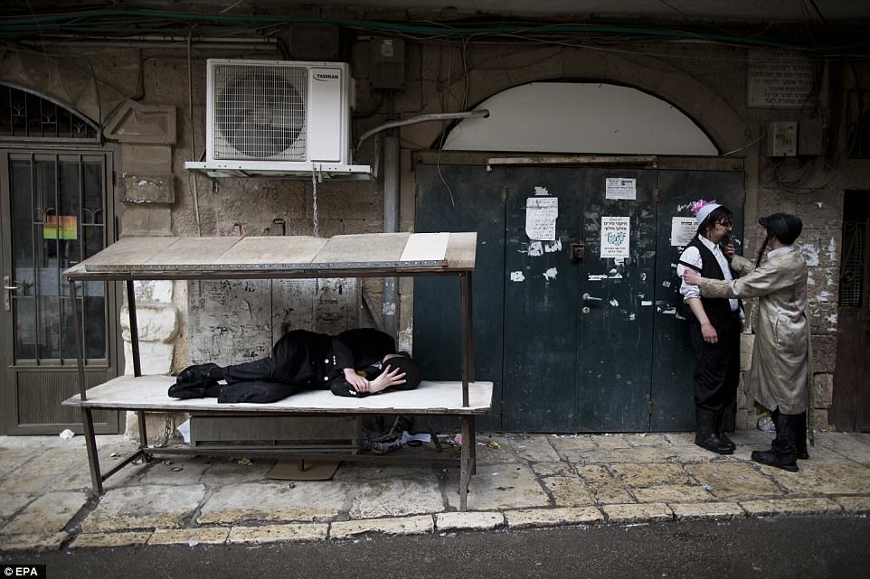 Фотография: Абсолютный мазл тов: как евреи в Иерусалиме Пурим отмечали №13 - BigPicture.ru