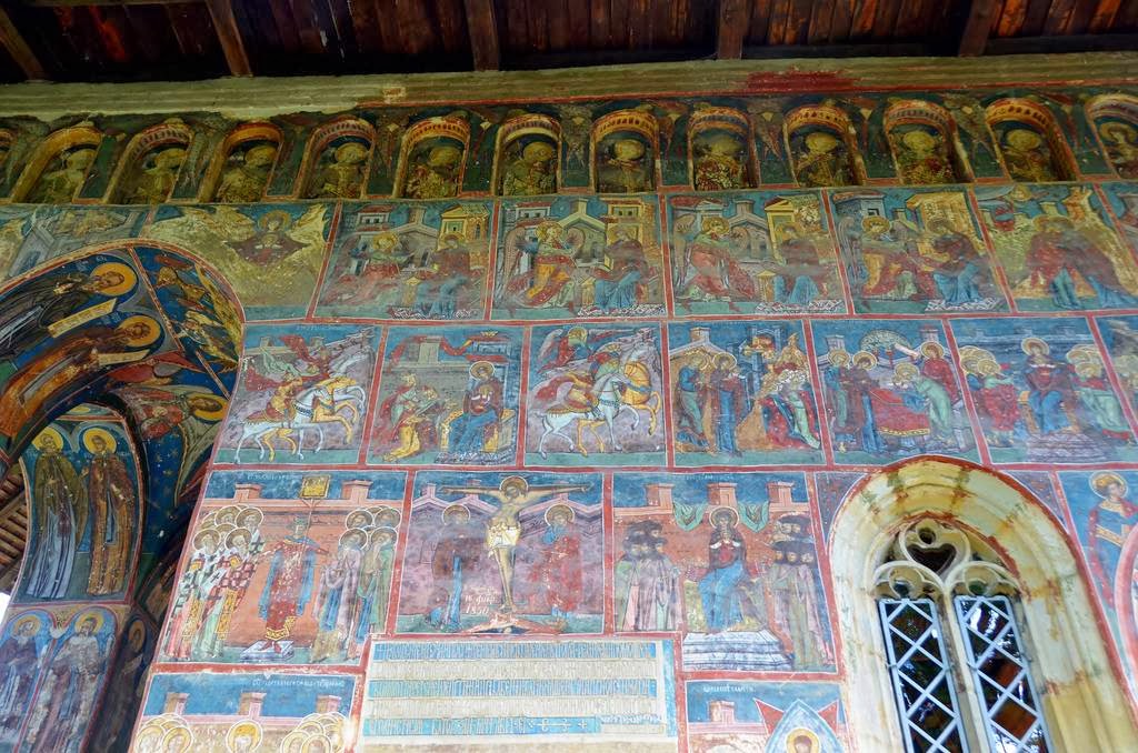 Фотография: Монастыри в Румынии, где удивительные фрески — не внутри, а снаружи №14 - BigPicture.ru