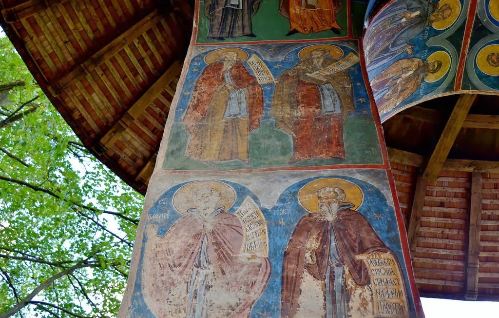 Фотография: Монастыри в Румынии, где удивительные фрески — не внутри, а снаружи №15 - BigPicture.ru