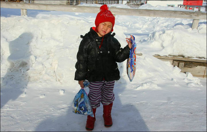 Фотография: Четырехлетняя тувинка шесть часов шла по тайге в –34, чтобы вызвать подмогу №1 - BigPicture.ru