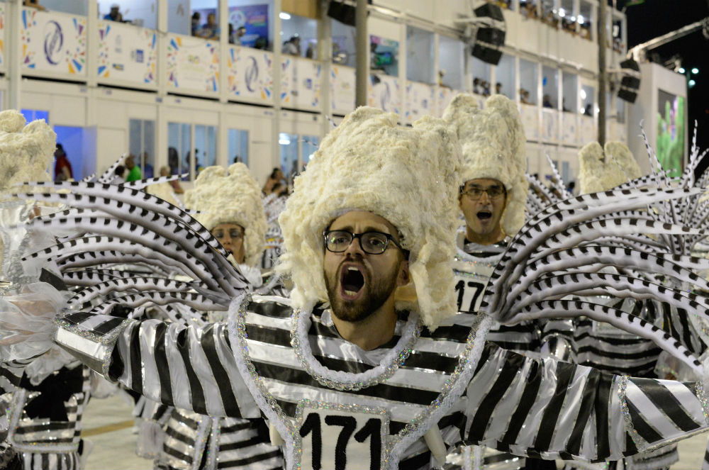 Фотография: Бразильский карнавал — 2017: яркие моменты и откровенные костюмы №9 - BigPicture.ru